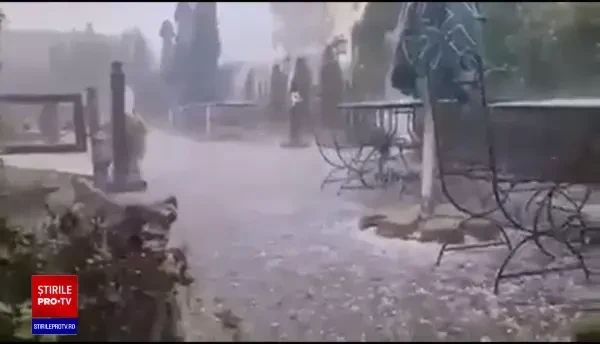 Jumătate de țară, sub un cod galben de furtuni. Vremea este extrem de instabilă