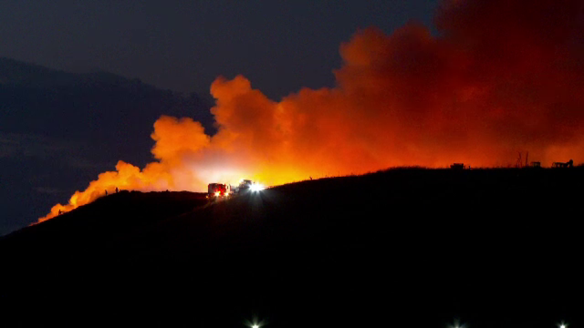 Incendiu puternic în centrul Aradului, după ce groapa de gunoi a orașului a luat foc. A fost emisă o avertizare RO-Alert