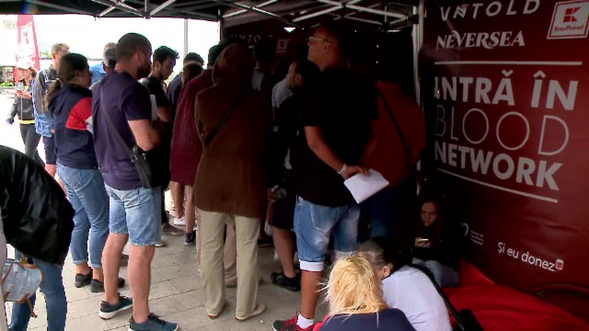 Caravana mobilă de donare de sânge, Blood Network, a ajuns la Târgu Mureș. Zeci de tineri au primit un bilet la Untold