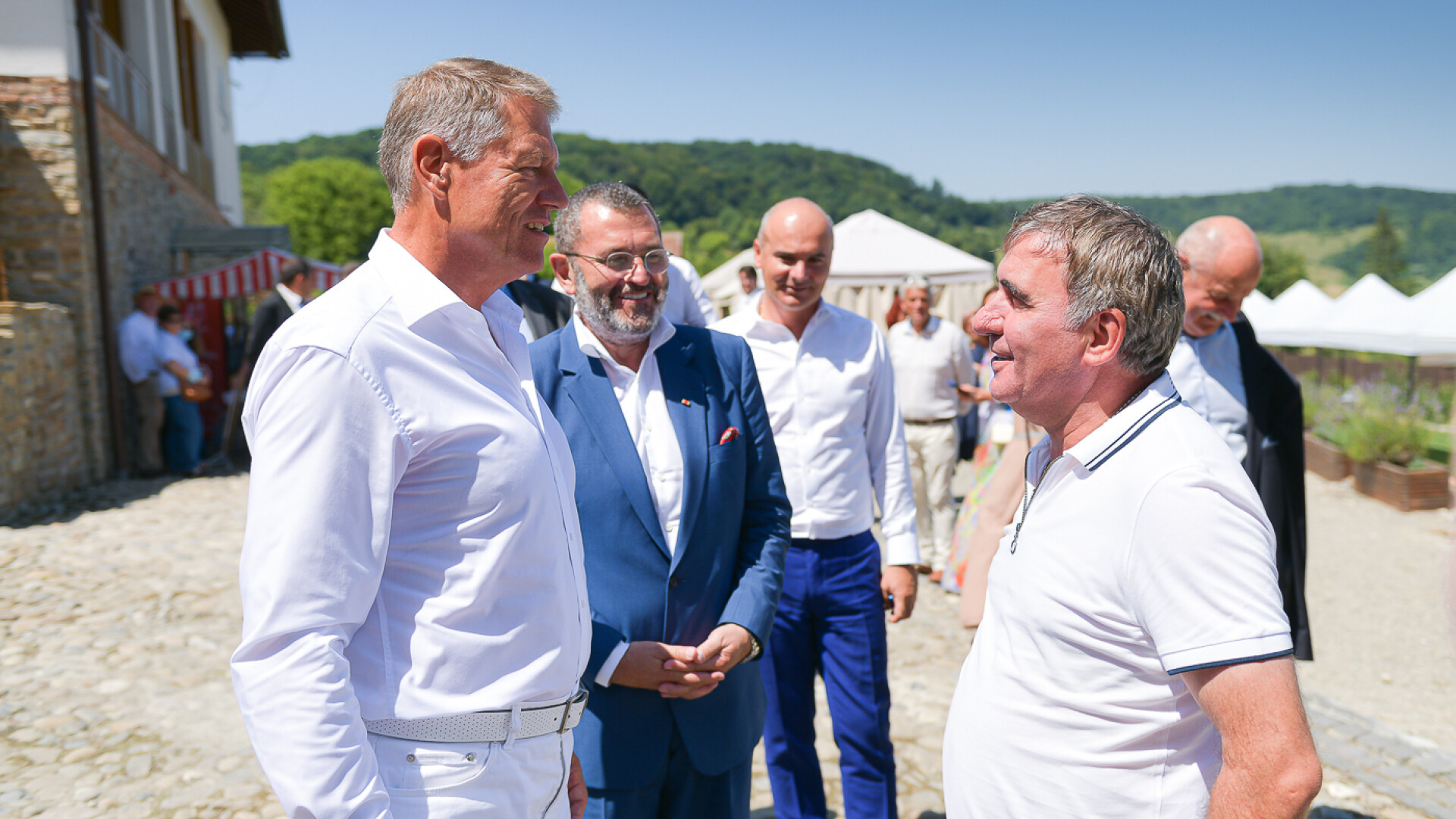 Klaus Iohannis s-a întâlnit cu Gheorghe Hagi la Festivalul ”Săptămâna Haferland” din Brașov GALERIE FOTO