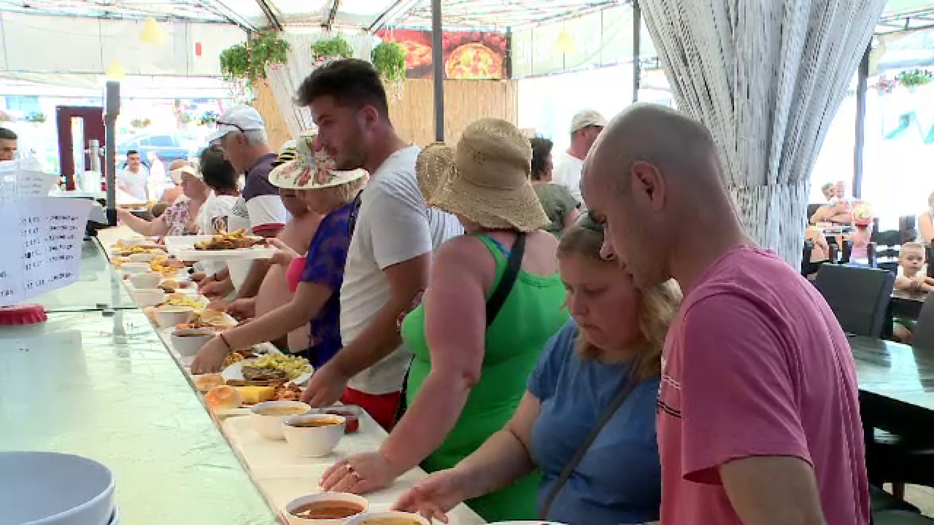 Rămași fără angajați în plin sezon, patronii de pe litoral dau vina pe români: ”Lumea nu mai vrea să muncească”