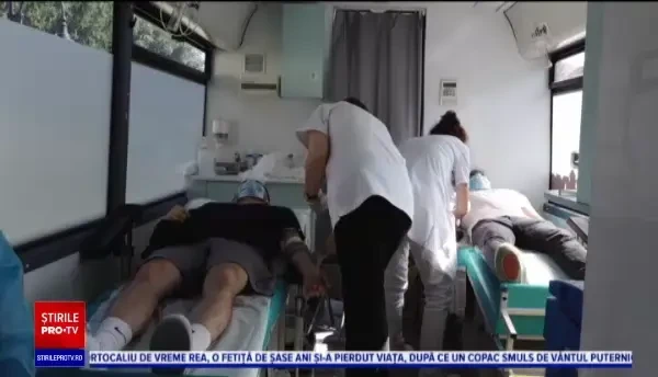 Caravana mobilă de donare de sânge, Blood Network, a ajuns la Târgu Mureș. Zeci de tineri au primit un bilet la Untold