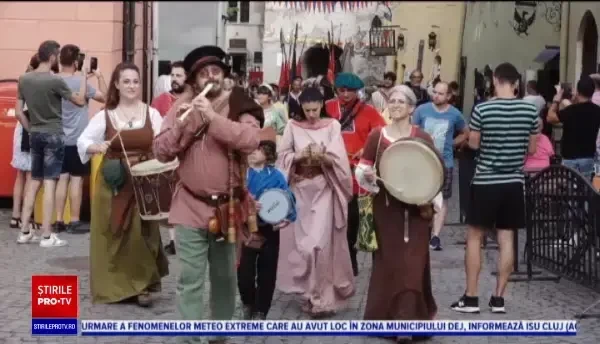 Peste o sută de artiști participă la Festivalul Medieval de la Sighișoara. „Îmi place totul, totul e frumos”