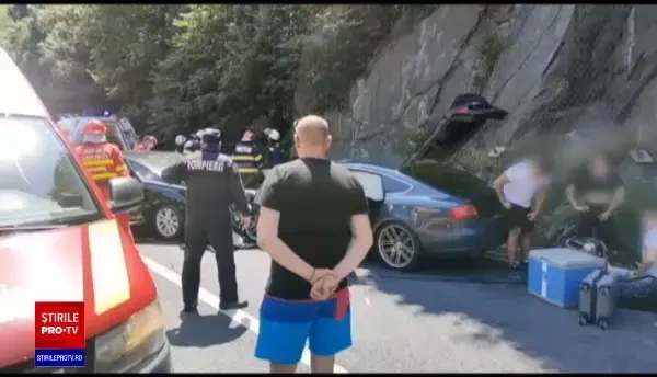 Accident grav în Valea Oltului. Nouă persoane au fost implicate, şase sunt rănite
