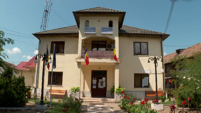 Primărie pustie într-o comună din Olt. Angajații dispar în timpul serviciului, spre exasperarea localnicilor