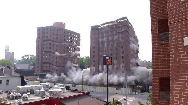 Două clădiri cu 14 etaje, demolate în câteva secunde, în Nashville, SUA