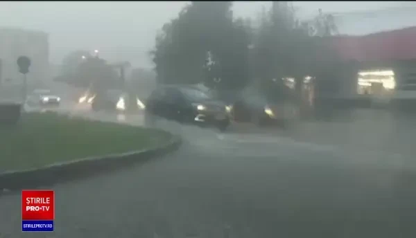 Fenomene meteo extreme în România: ”M-am îngrozit, în viața mea n-am văzut așa ceva”
