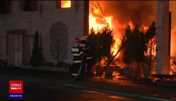 Restaurant din Târgu Jiu, distrus de flăcări înainte de inaugurare. Pompierii se uitau unul la altul, pentru că nu aveau apă