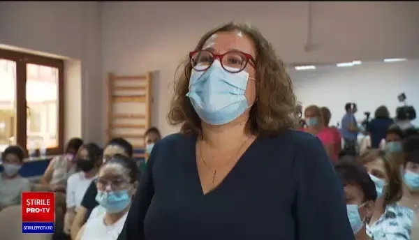 Cum încearcă autoritățile să îi convingă să se vaccineze pe părinții, profesorii și elevii are se tem de serurile anti-Covid