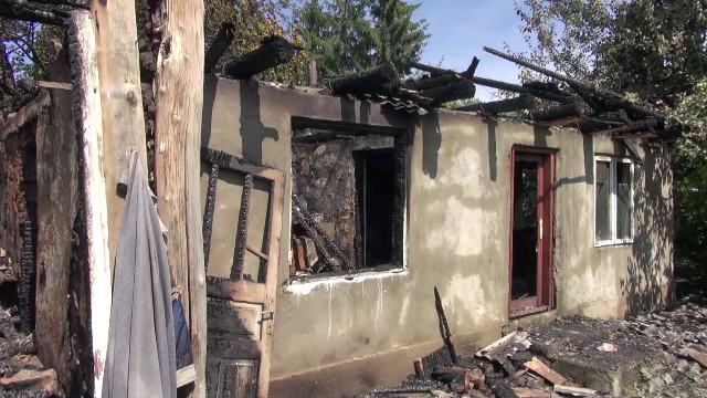 Un bărbat din Neamț a murit într-un incendiu după ce a adormit fumând