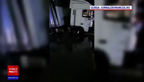 Accident teribil în Focșani, între un TIR și un autoturism. Trei persoane au murit