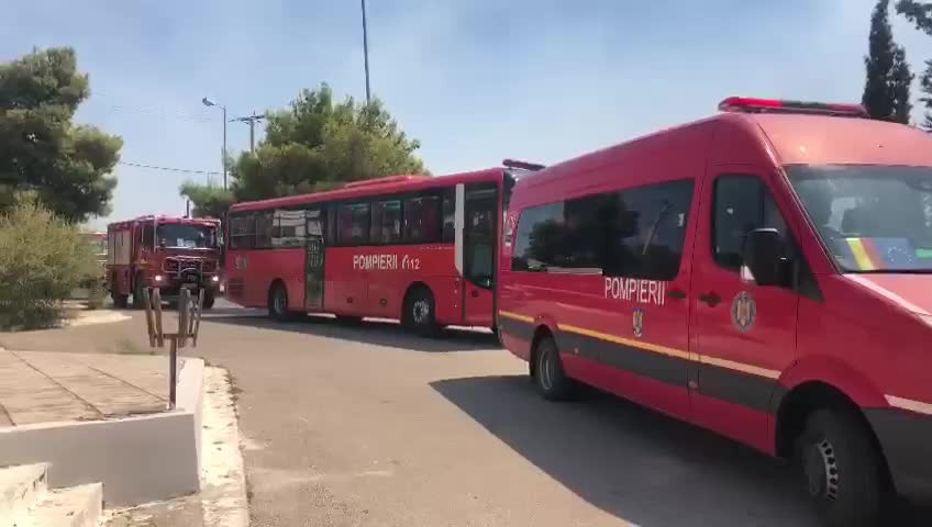 România ajută Grecia în lupta cu flăcările. Peste 100 de pompieri au ajuns în Atena
