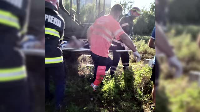 Intervenția salvatoare a unui angajat CFR în cazul fetelor care s-au electrocutat vrând să facă o poză pe un tren