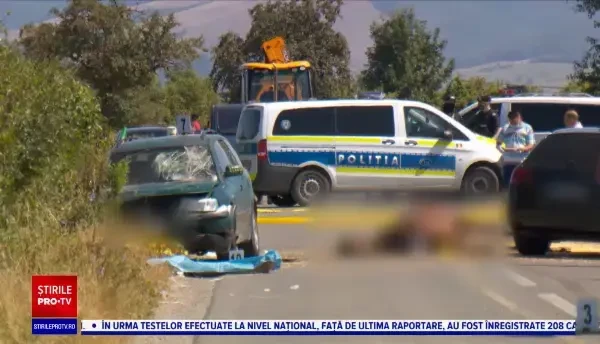 Două fetițe surori au murit după ce un șofer vitezoman care se grăbea la o nuntă le-a spulberat căruța