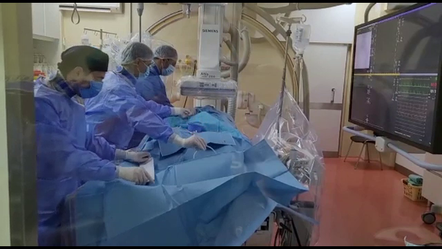 Viața unui tânăr de 35 de ani a fost salvată de medici printr-o operație efectuată pentru prima dată în România