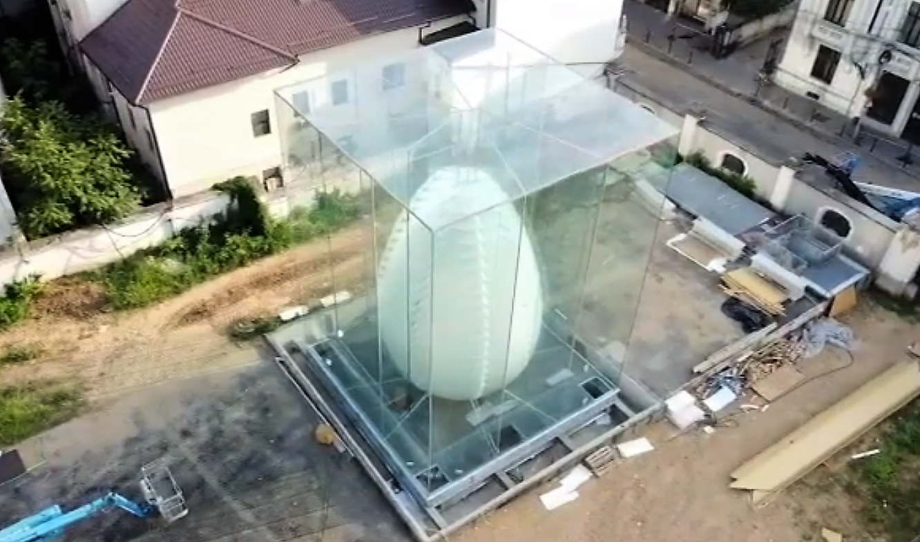 VIDEO. Cum arată oul de sticlă uriaș din Craiova, unic în lume: ”Imagini spectaculoase”