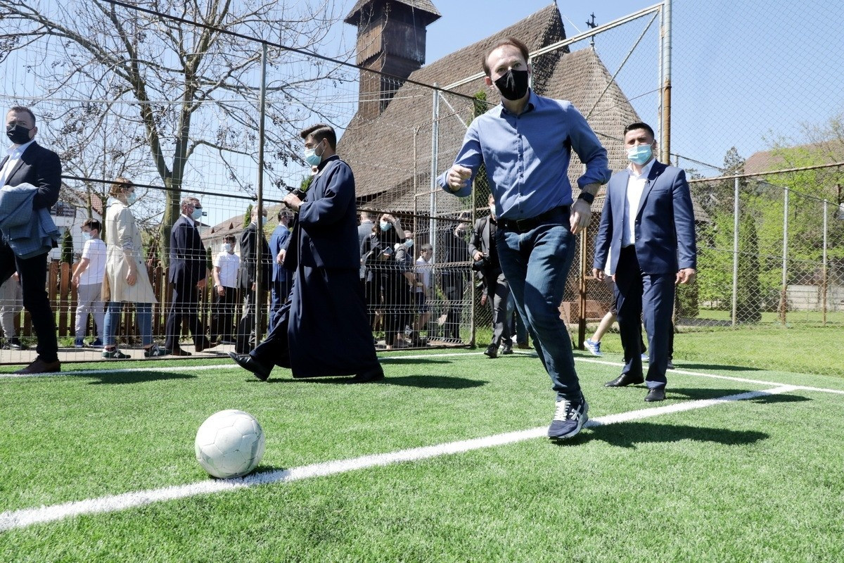 Răspunsul lui Cîțu la întrebarea cât costă o franzelă: ”Nu mănânc pâine”. Premierul spune că nu mai există salarii mici