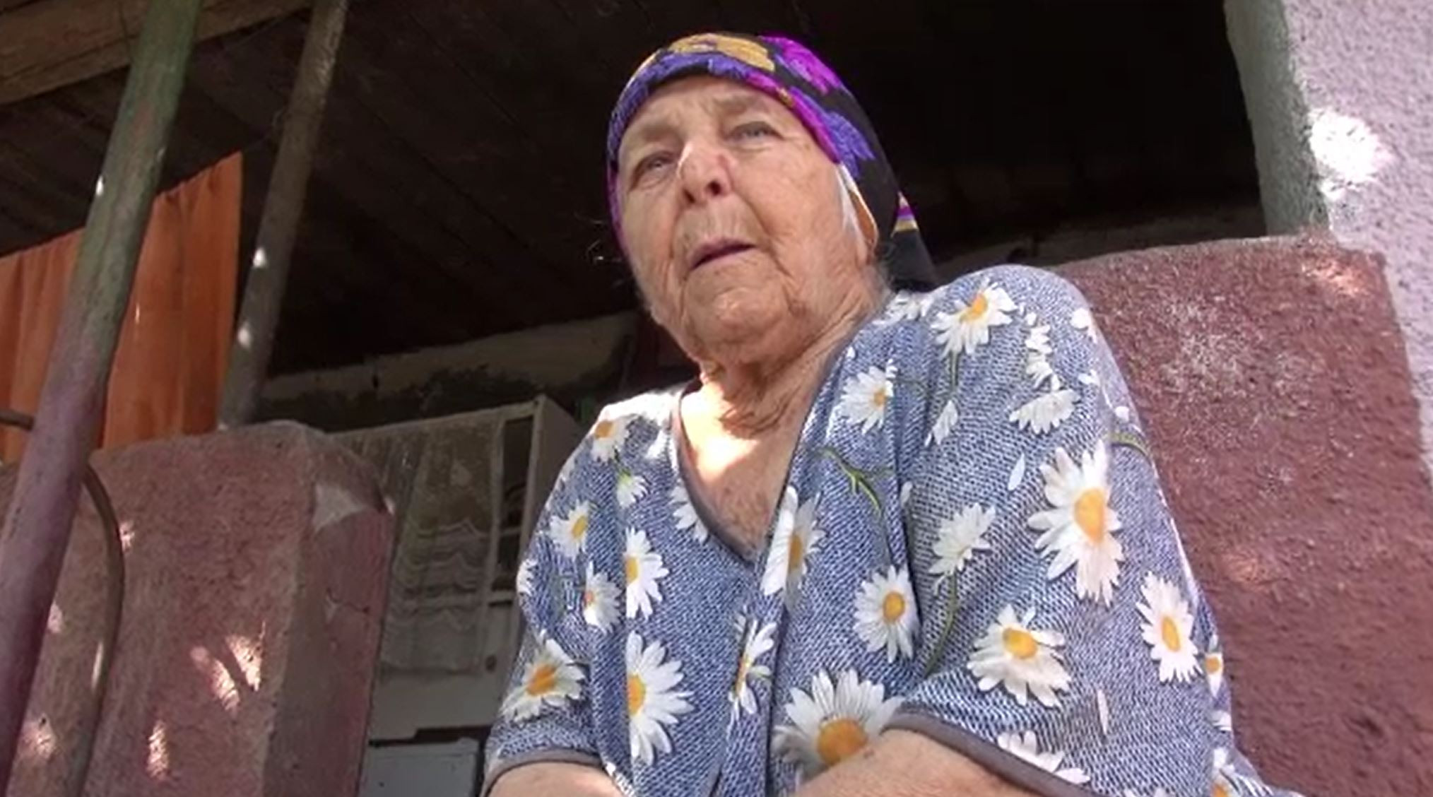 Bătrână din Bacău, tâlhărită de un bărbat care i-a furat 30 de mii de lei din casă. ”Să îi dau banii să se ducă să bea”