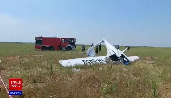 Un avion de mici dimensiuni s-a prăbușit în Chitila