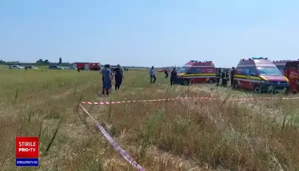 Un avion de mici dimensiuni s-a prăbușit în Chitila. Două persoane sunt în stare gravă