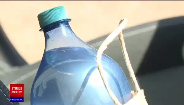 Apa depozitată în sticle de plastic, un pericol pentru sănătate. Avertisment din partea specialiștilor pentru zilele toride