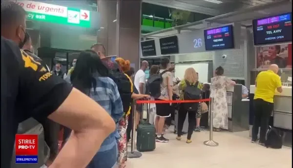 Câți pasageri pierd cursele pentru că nu au formularele COVID bine completate. Sunt 10.000 care trec prin Otopeni zilnic