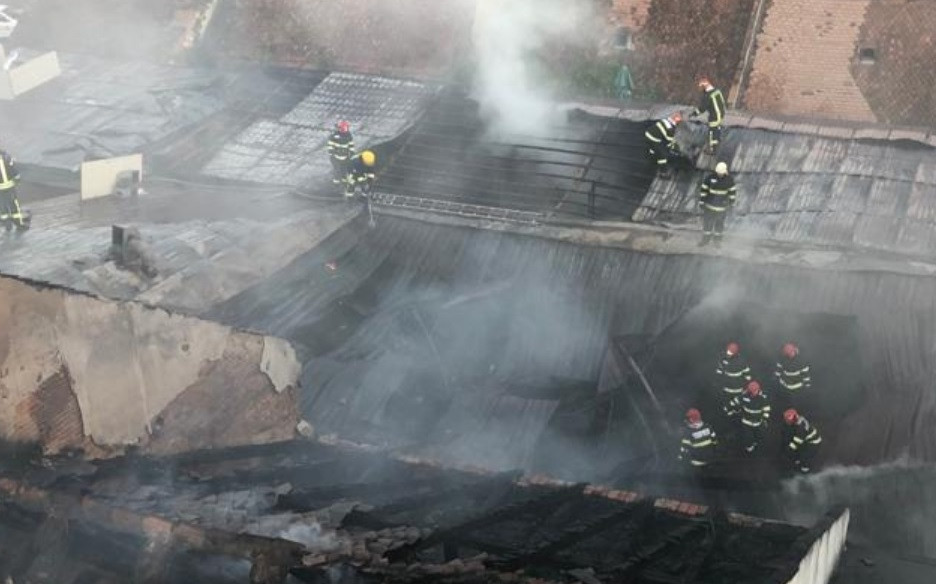 Incendiu puternic în Brașov. Un restaurant s-a făcut scrum