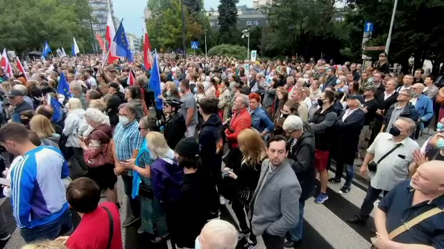 O lege controversată a presei a fost adoptată în Polonia. Oamenii au ieșit în stradă