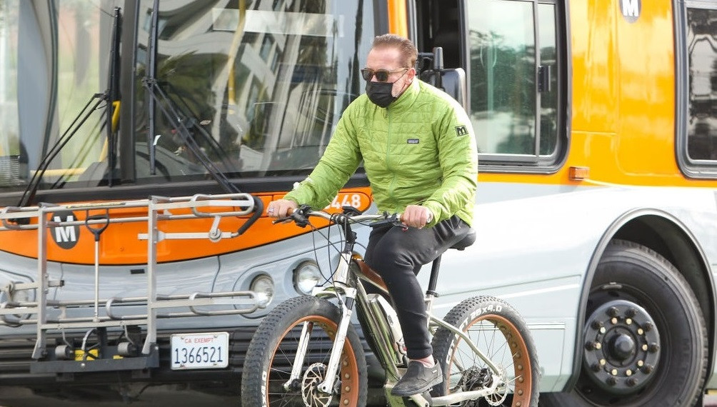 Arnold Schwarzenegger critică persoanele care refuză să poarte măști de protecție: "La naiba cu libertatea"