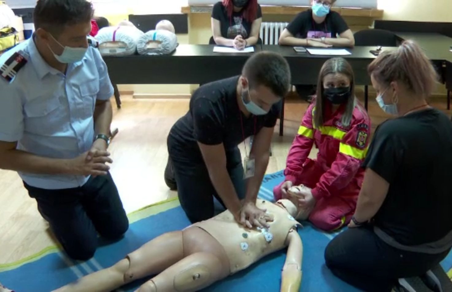 Prea puțini români pot acorda corect primul ajutor până la sosirea ambulanței. Cum poți deveni voluntar SMURD