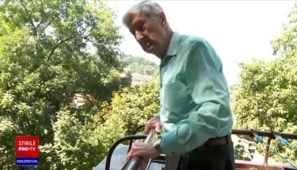 Reținuți după ce au cerut prin șantaj sume uriașe pentru mici lucrări. Pentru tencuiala unui balcon voiau 100.000 lei