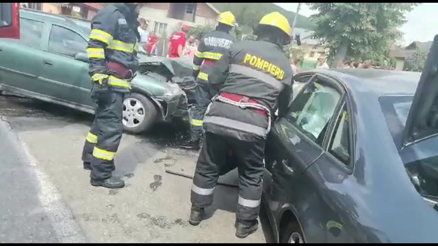 Accident grav în județul Dâmbovița. Trei oameni au ajuns la spital