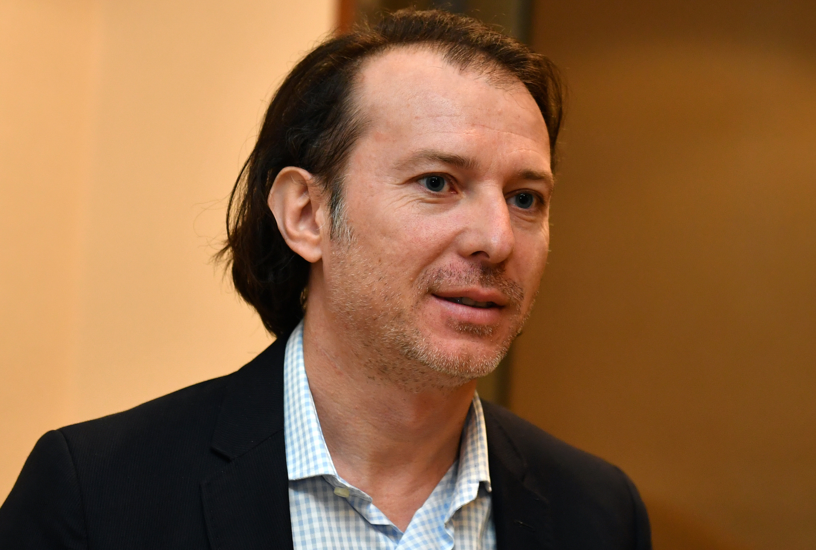 Sindicatul Europol ”traduce” alcoolemia lui Cîțu din SUA: un litru de tărie sau cinci sticle de vin