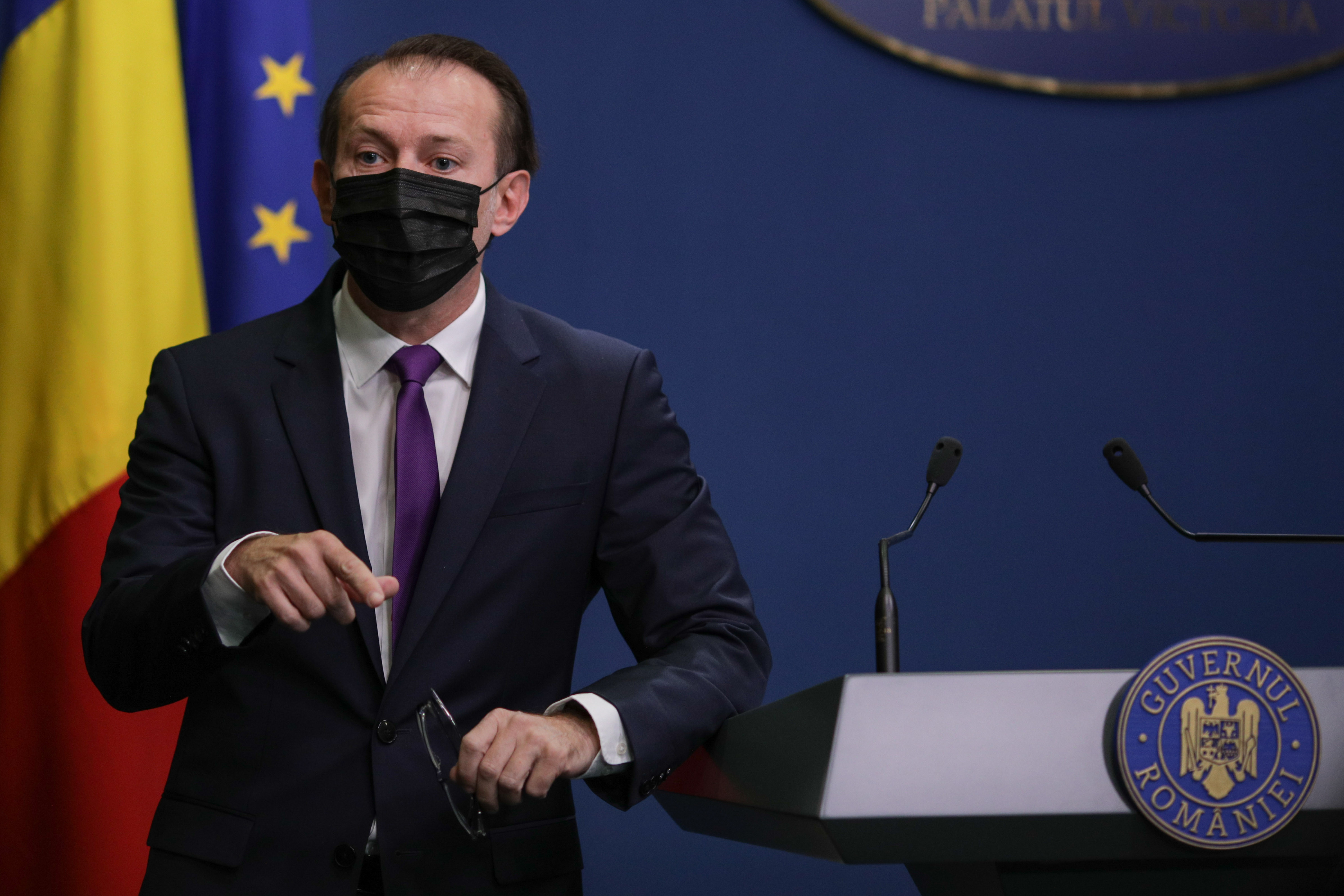 Sunt bani pentru decontarea navetei elevilor. Florin Cîțu așteaptă rectificarea bugetară