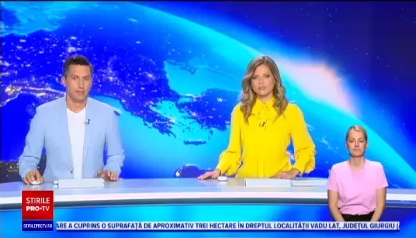 O mașină de poliție și o dubă a jandarmeriei, lovite grav de un camion al cărui șofer a adormit la volan