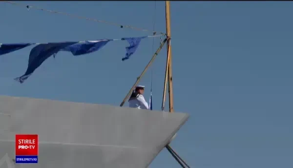 Ziua porților deschise în ajunul sărbătorii Marinei a atras puhoi de vizitatori. Copiii au admirat armele