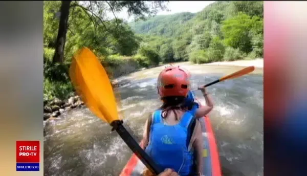 Sporturile extreme, preferatele românilor pe timpul verii: Rafting, zboruri cu parapanta și, mai nou, canyoningul