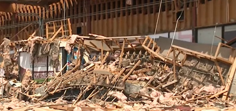Un supermarket din SUA s-a prăbușit: “Ferestrele se spărgeau ca la cutremur. O grămadă de resturi și praf”. VIDEO