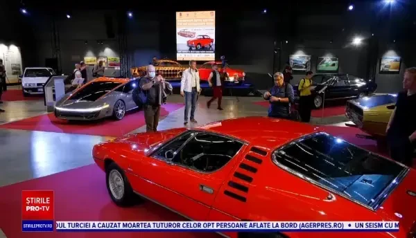 Expoziție auto de senzație la Moscova. O mașină din anii '60 e piesa de rezistență