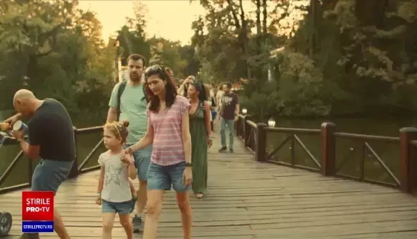 Festivalurile din weekend au strâns zeci de mii de tineri, amatori de muzică și de preparate culinare