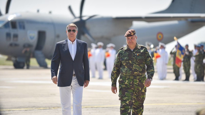 Celulă de criză pentru situația din Afganistan. Iohannis cere implicarea Forțelor Aeriene pentru evacuarea românilor