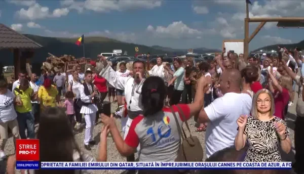 Petrecere ciobănească de Sfânta Maria, la stâna de pe Transalpina: ”Superb, autentic românesc”