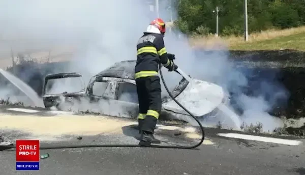 Accident grav cu 3 mașini, după ce un incendiu a izbucnit într-un autoturism, chiar lângă un PECO