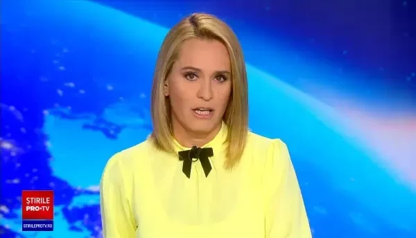 Un turist, la un pas să fie rănit de un urs. Animalul stătea lungit, dar bărbatul a insistat să il filmeze