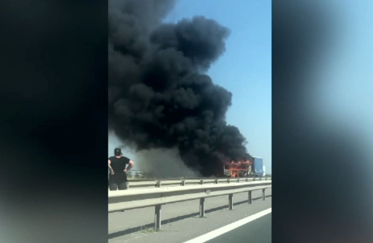 Un tir a luat foc pe Autostrada București-Pitești. De unde a pornit incendiul