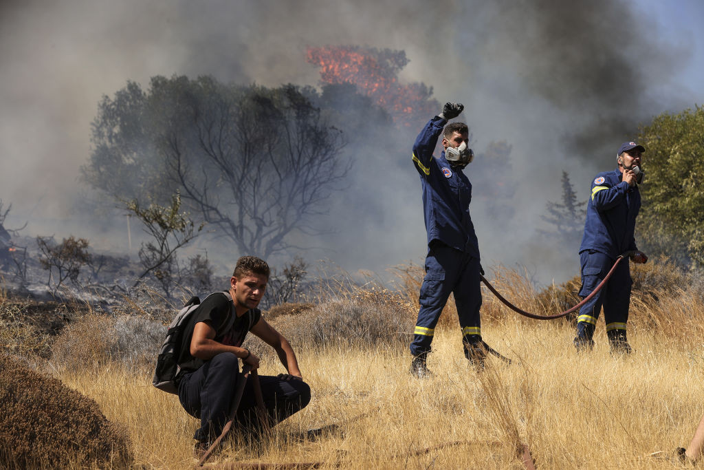 Încă un incendiu major în Grecia. Atena, amenințată de flăcări