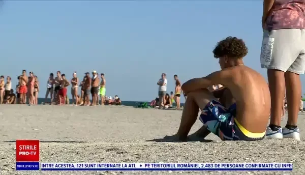 Un tânăr care făcea surfing s-a înecat în mare. A căzut de pe placă și s-a dus la fund