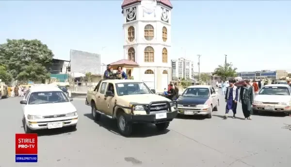 O jurnalistă CNN s-a aventurat pe străzile din Kabul, printre talibani. Ce i-au spus soldații