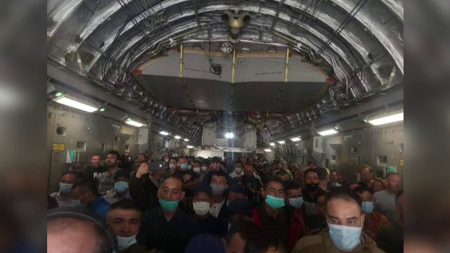Desfășurare de forțe pentru aducerea acasă a românilor din Kabul. Oamenii disperați să fugă trebuie să se testeze de covid