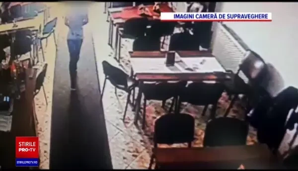 Fata care l-a omorât pe bărbatul ce voia să o violeze a vrut apoi să se sinucidă. Polițiștii au năvălit în alt apartament